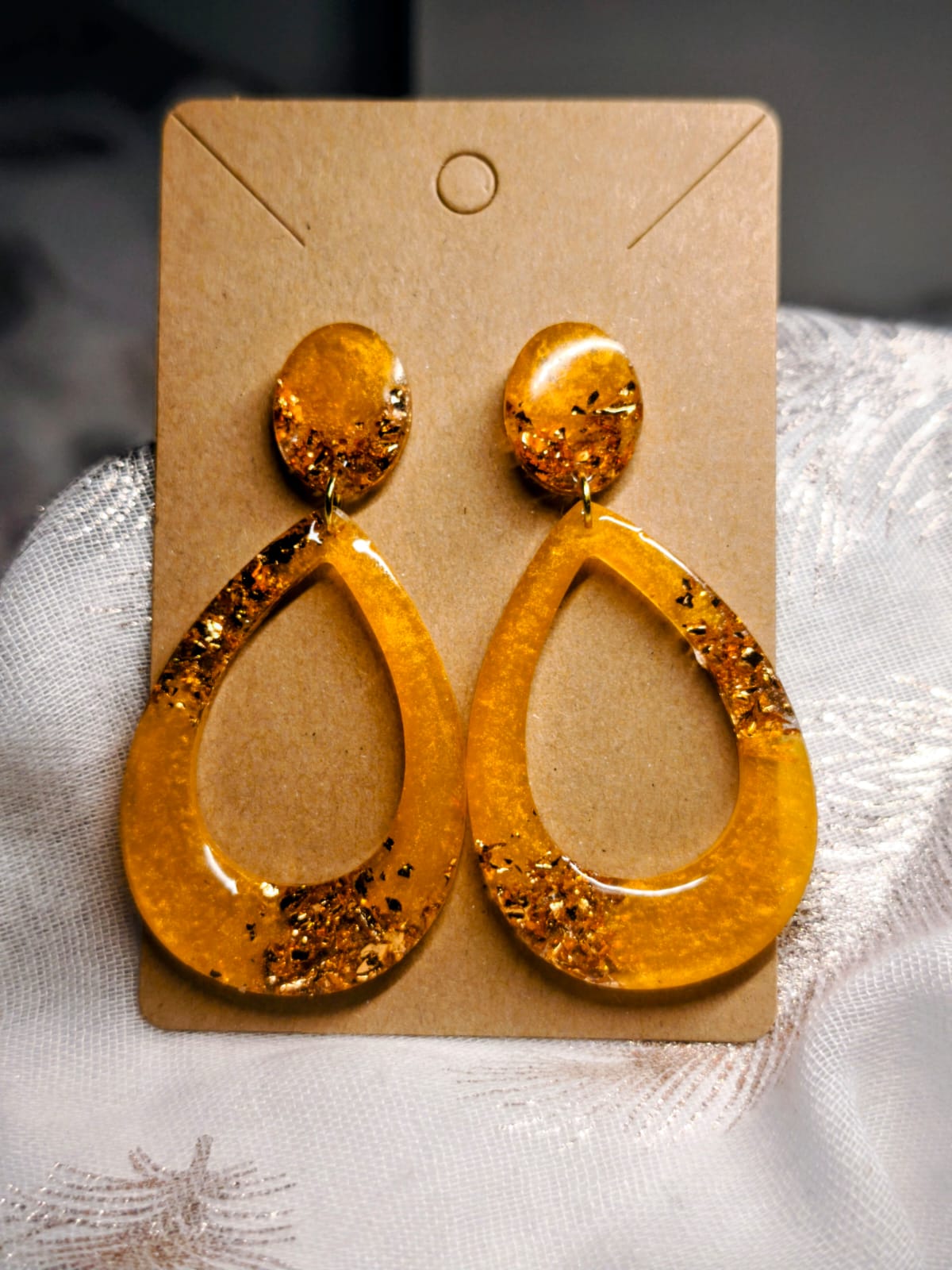 Boucle d'oreille goutte orange et or