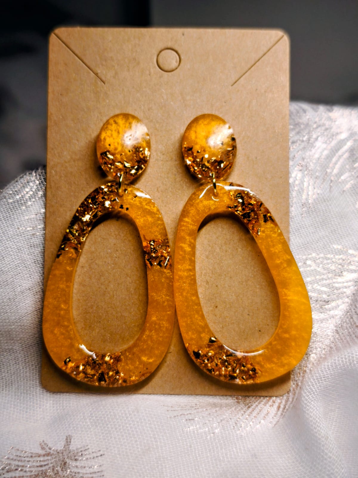 Boucle d'oreille ovale orange et or