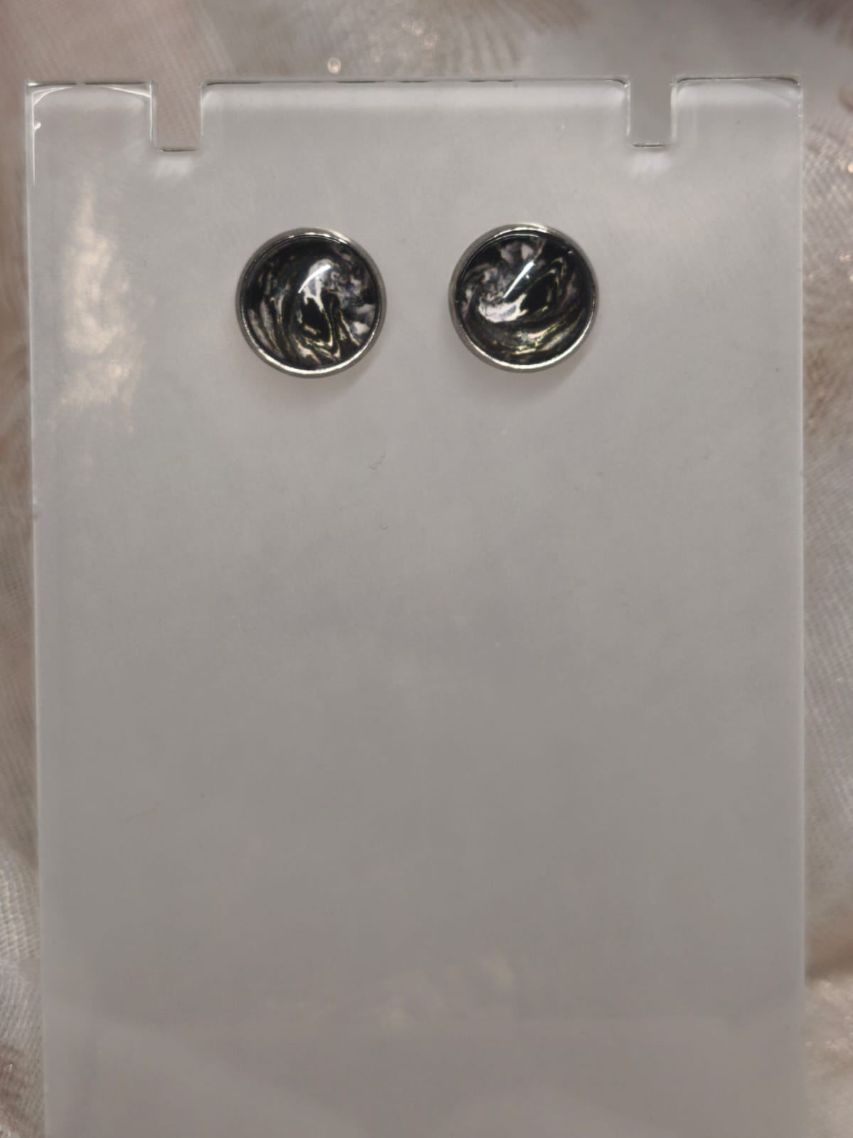 Clou d'oreille noir et blanc 2